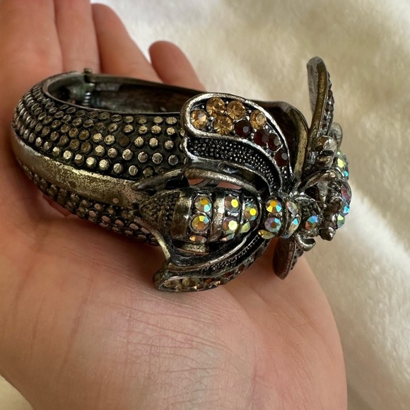 Crystal stones bracelet Bee insect bracelet bangle - Picture 2 of 6
